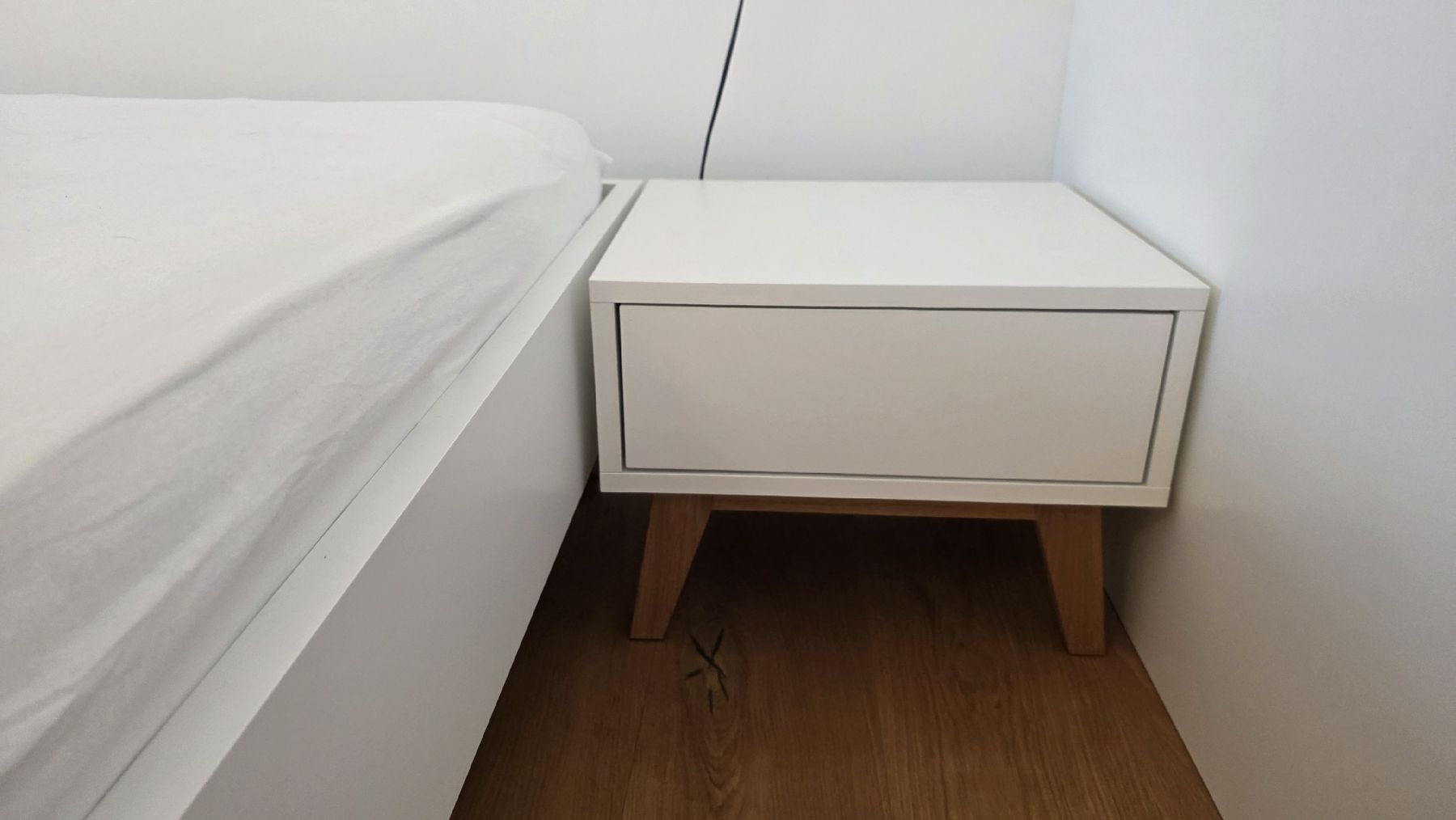 Betten: Bett 160cm breit mit zwei Nachttischli – Gebraucht aus Wallisellen von sarotome 1