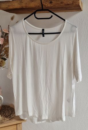Weisses T-Shirt mit 3/4 Ärmel, Grösse M, Top Zustand!