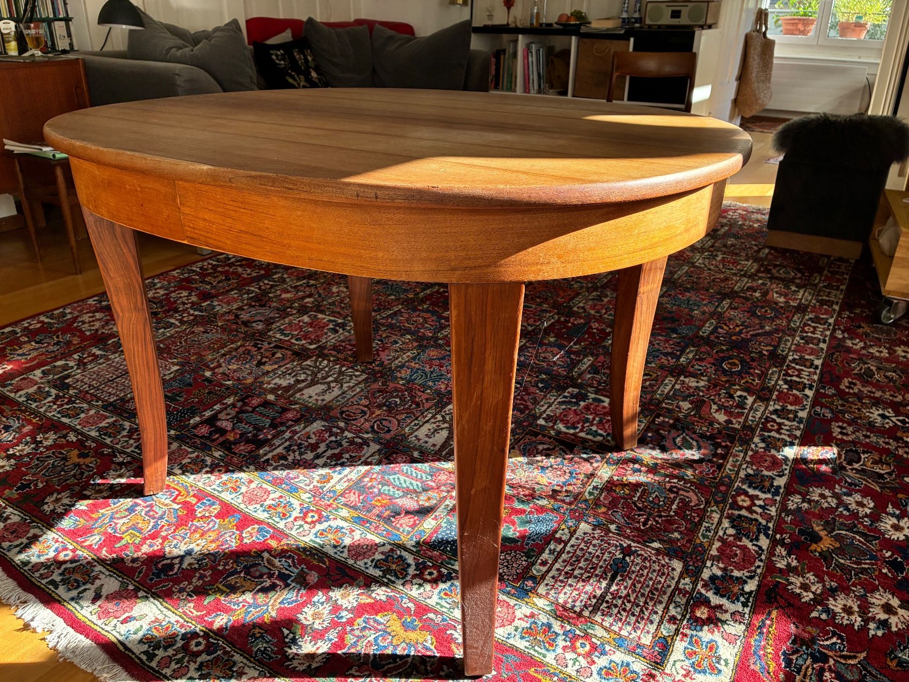 Tische: Schöner Holztisch – Gebraucht aus Zürich von EllaAgnes