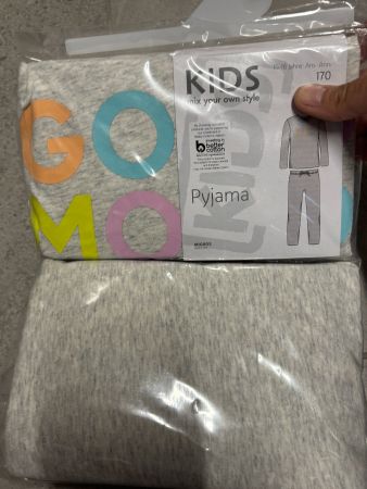 Pyjama fille neuf taille 170