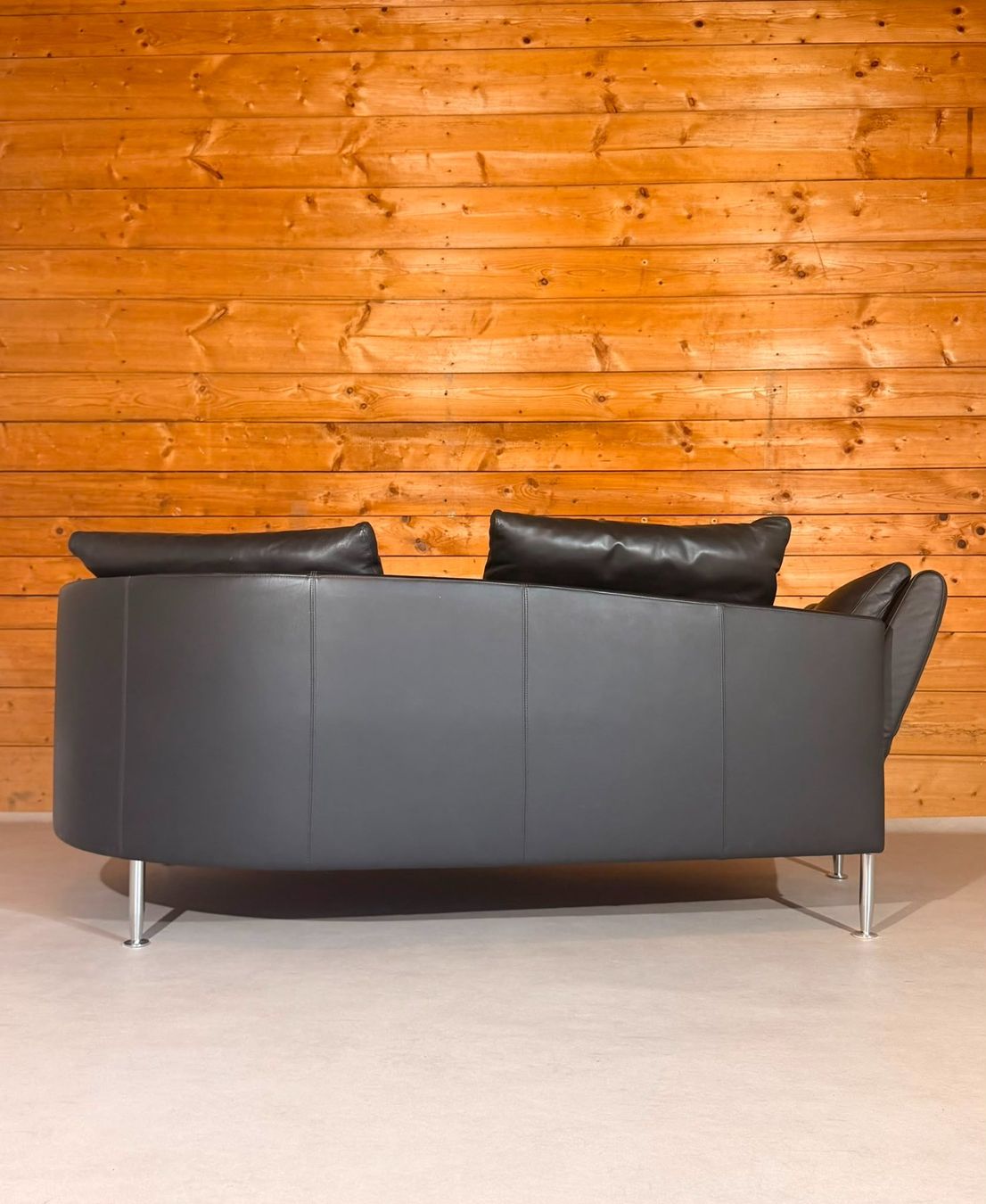 Sofas: Dreipunkt Design Sofa aus schwarzem Leder 2-Sitzer – Gebraucht aus Rickenbach ZH von Der-Insider 6