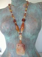 Kette aus Karneol, Bernstein