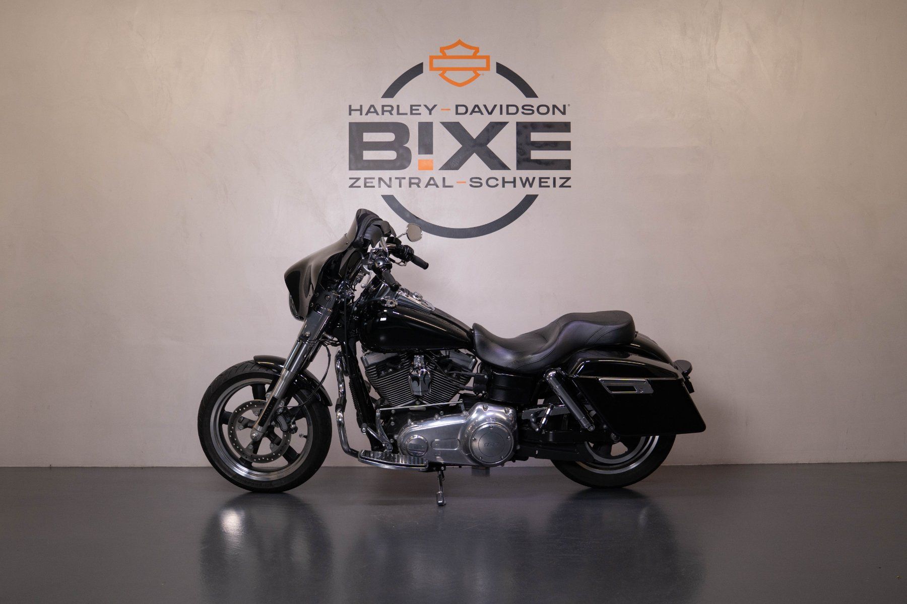 Harley-Davidson Chopper: Harley Davidson FLD 103 Switchback – Gebraucht aus Hünenberg von Maxim369 2