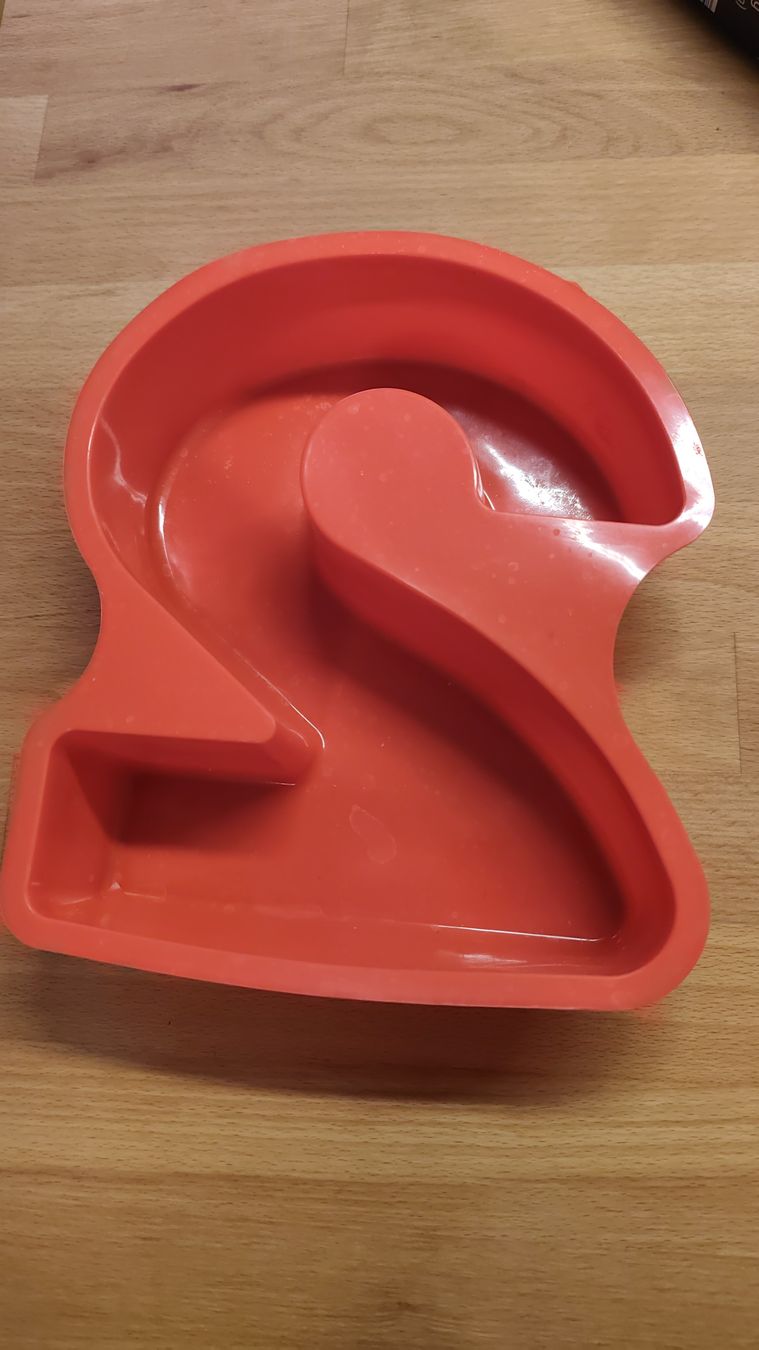 Teglie da forno: Backform Silikon 2 rot gebraucht – Usato da Baltschieder venduto da sar_rlp9