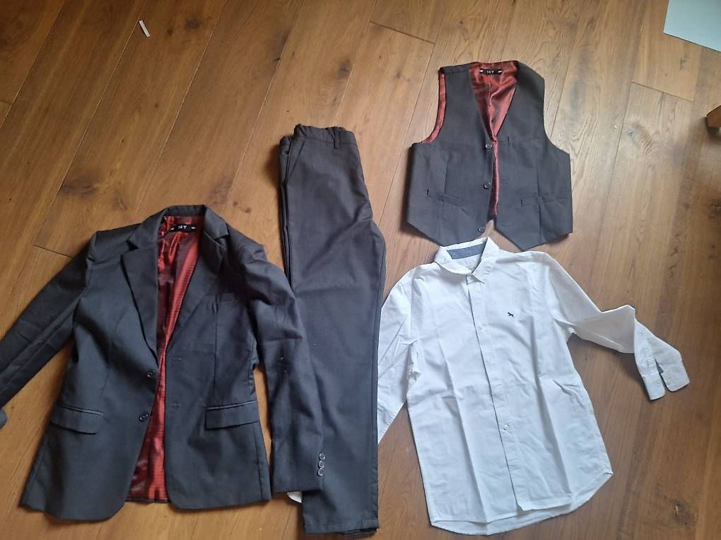 Completi: Anzug Hose Gilet Blazer – Usato da Zuoz venduto da Nocino01