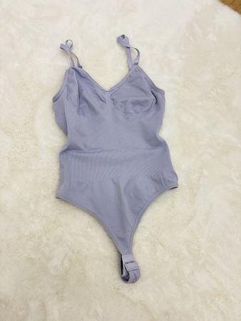 Body mit Trägern lila Grösse xs neuwertig