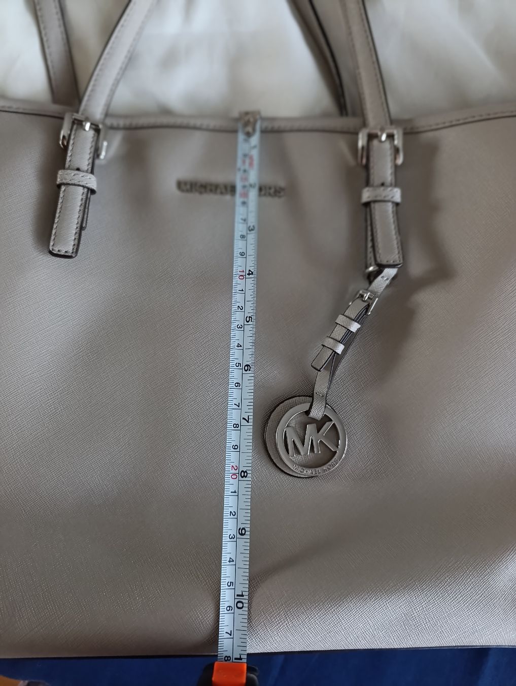 Michael Kors Borse da donna: Michael Kors Bag - Great Condition - Grey – Usato da Zermatt venduto da MrsMrRabbit 8