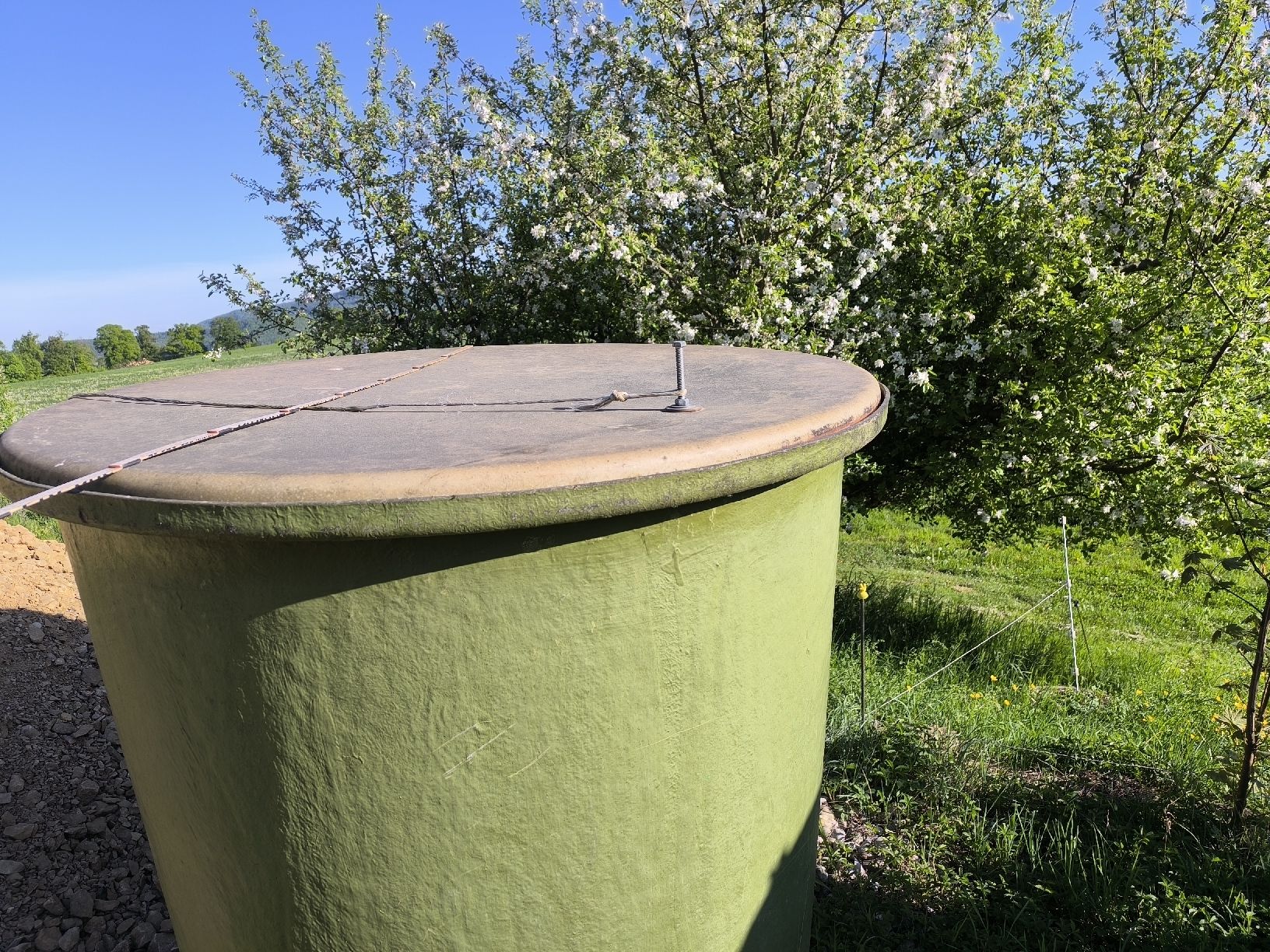 Abbeveratoi e trogoli: Grosse Regentonne, Wassertank, aus GFK/ Polyester – Usato da Hornussen venduto da chr_8x9b 4