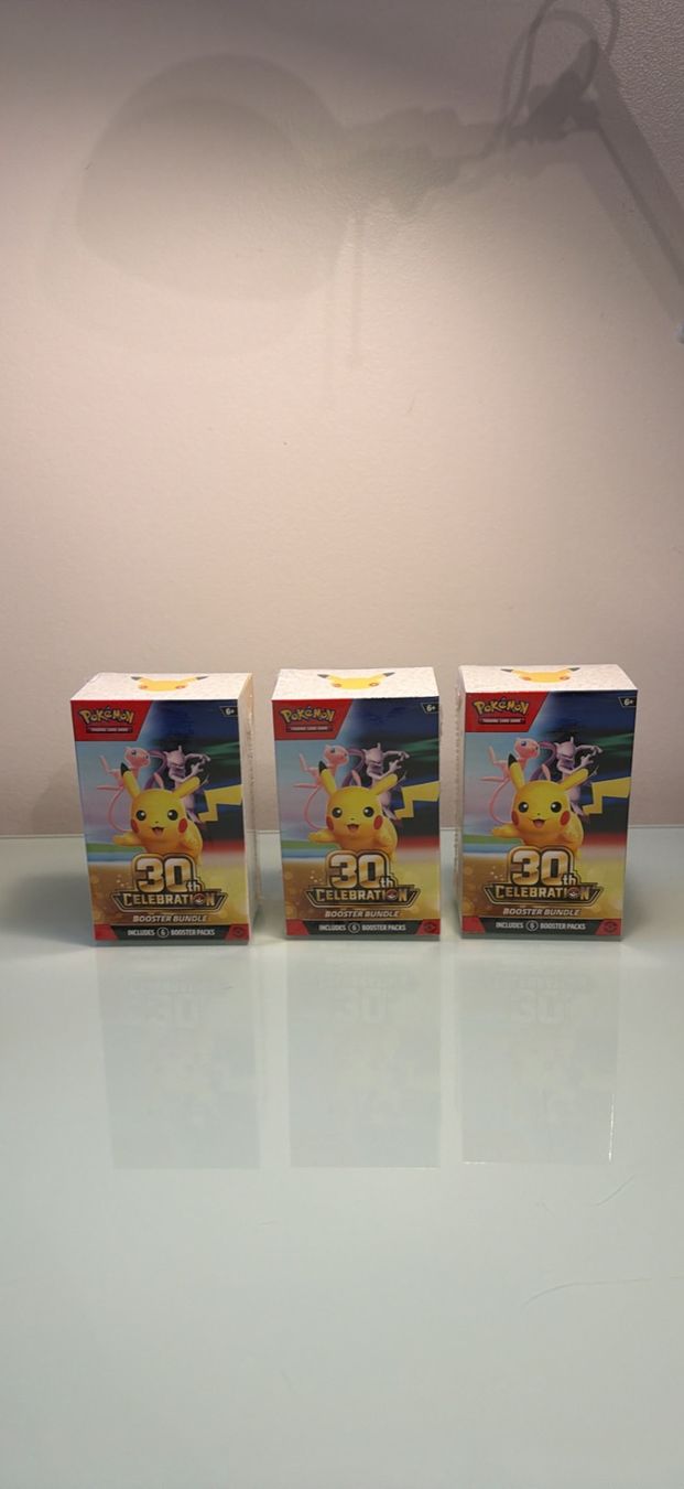 Pokémon Sammelbilder & Trading cards: 3x Pokémon 30th Celebration Booster Bundle – Neu und originalverpackt aus Chêne-Bourg von alz_89qk