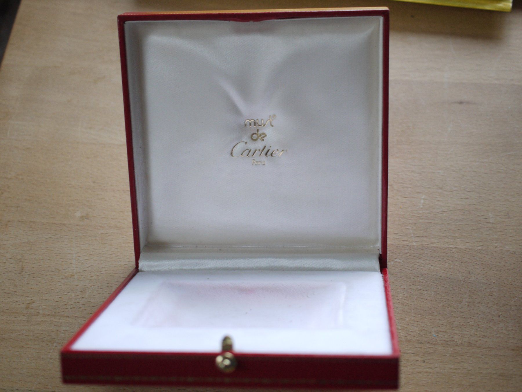 Cartier Portagioie: Mus de Cartier 12 x 12 x 2.8cm Ref. 535 – Usato da Gross venduto da Retro20 3