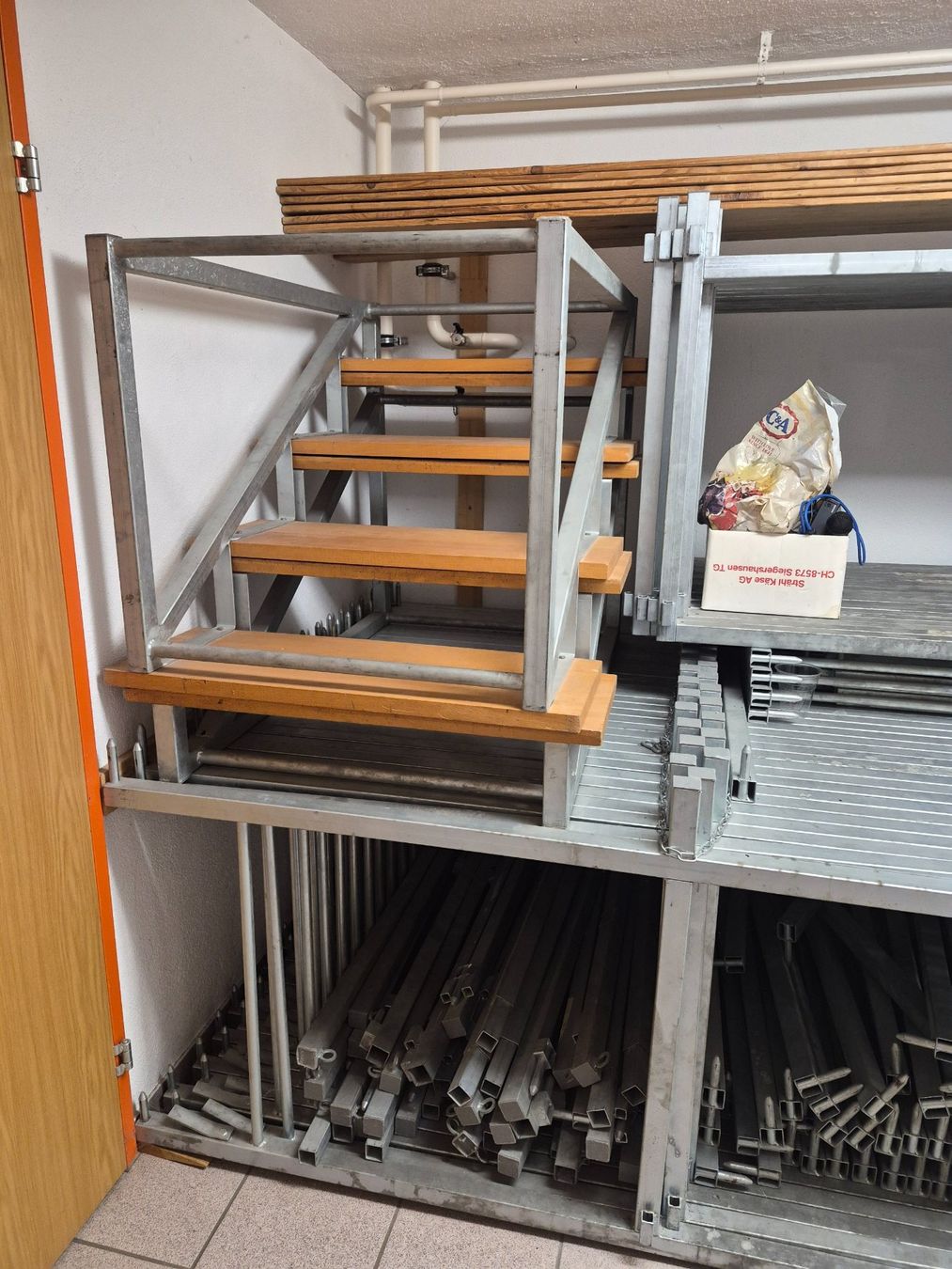 Altro in Decorazioni & Accessori: Mobile Elementbühne, 50 Quadratmeter – Usato da Hugelshofen venduto da eo65