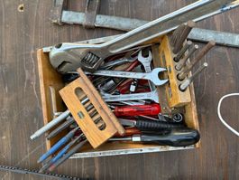 🇨🇭 Liq Lot mit Werkzeug