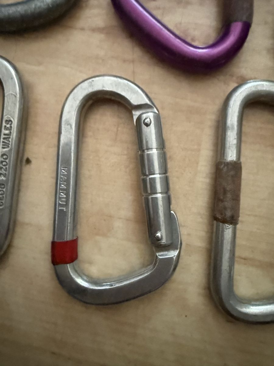 Attrezzatura da arrampicata: Climbing Carabiners Set Used Condition Various Brands – Usato da Zürich venduto da Vma_reuse 8
