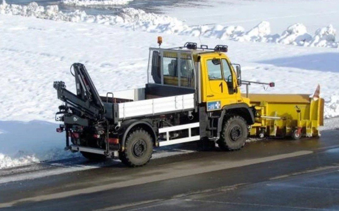 Mercedes-Benz Veicoli commerciali: Unimog U400 Kehrmaschine – Usato da Alpnach-Dorf venduto da Hess-Automobile 4