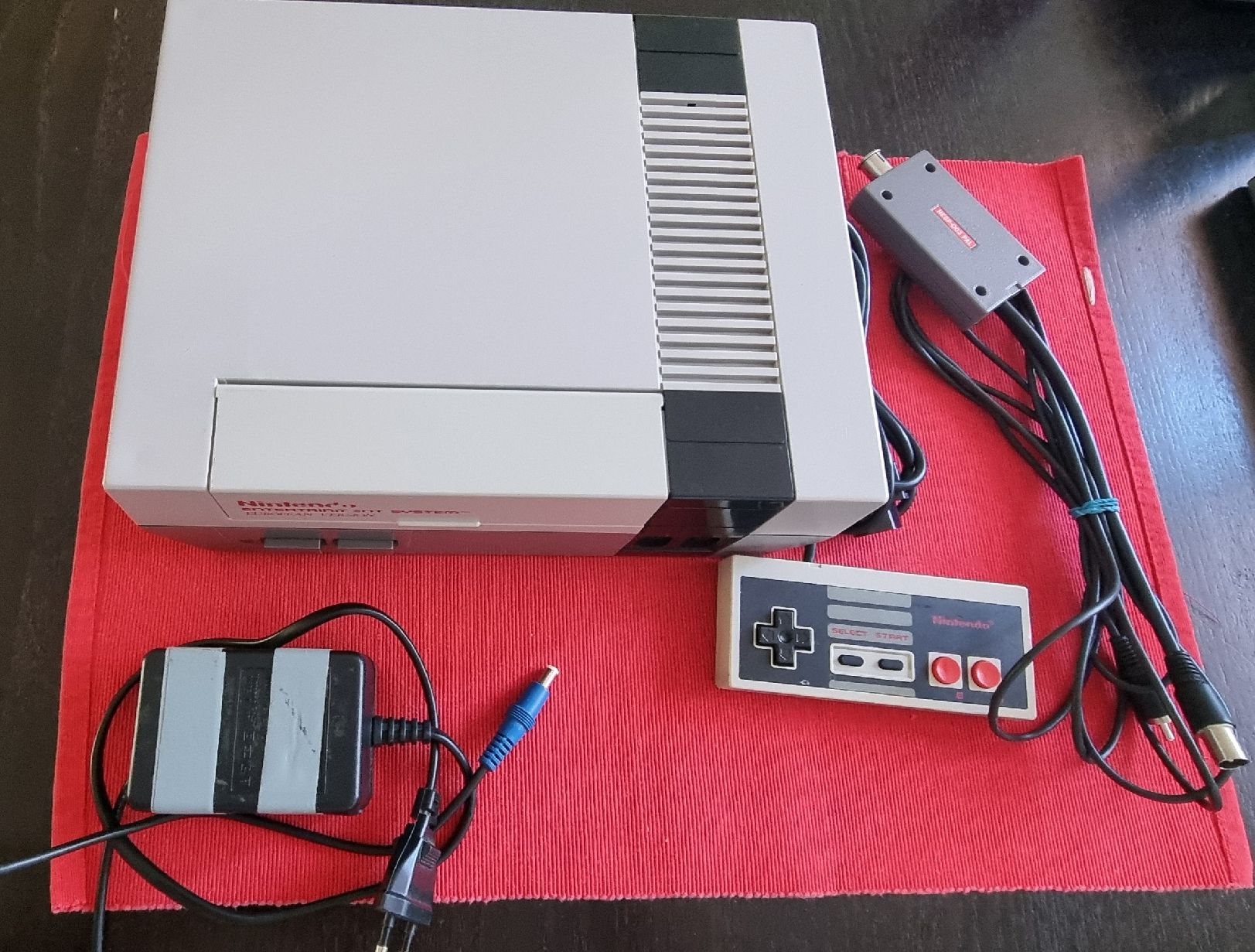 Nintendo Console: Nintendo NES -Retro Gaming Fun - New Pinconector! – Usato da Allschwil venduto da NDSS9483