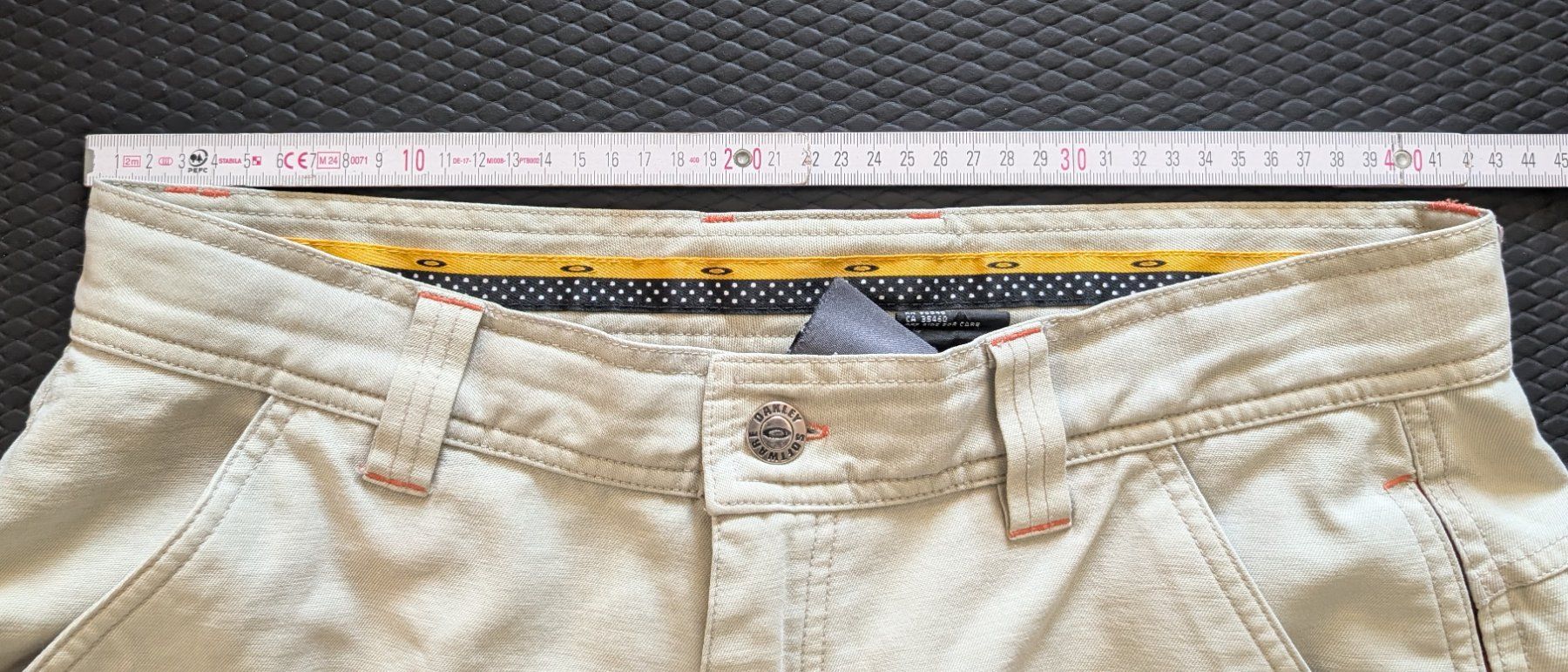 Oakley Hosen: Short Oakley L – Gebraucht aus COTTENS VD von Lunaebuyers 2
