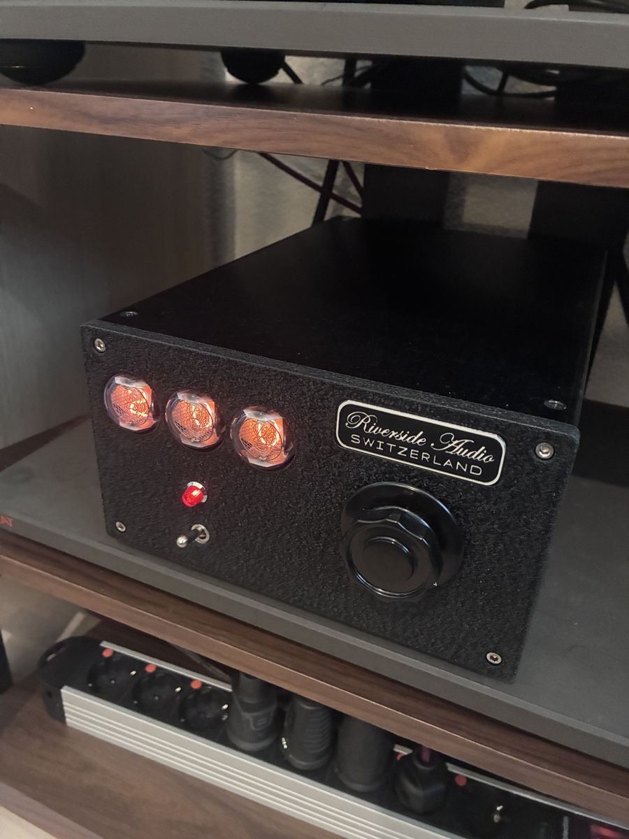 Altro Materiale elettrico: Riverside Audio PS2 Netzteil Netzfilter mit Nixie Anzeige – Nuovo (secondo la descrizione) da Ottikon venduto da Hifi-Guru 3
