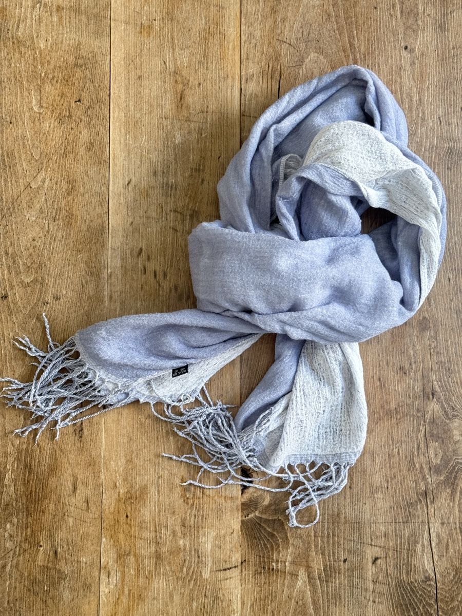 Foulards, Tücher & Schals: Blauer zweifarbiger Viskoseschal – Gebraucht aus Zürich von m.y.r.