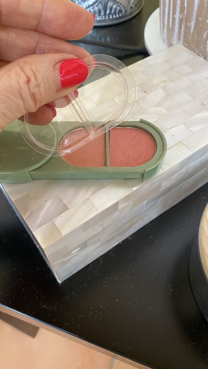 Clinique Make-up: Clinique Blush poudre No75 neuf – Nuovo (secondo la descrizione) da Belmont-sur-Lausanne venduto da chu_vxf5 3