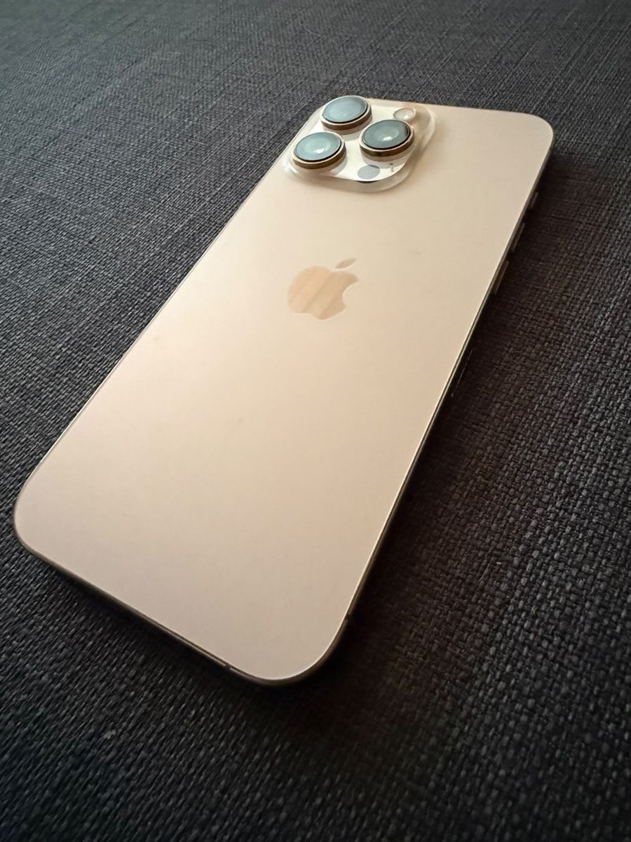 Apple Portables: iPhone 16 Pro Max – D'occasion à Brienz BE par Federica__caccia