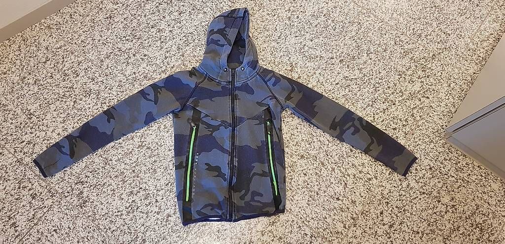Maglioni & Felpe: Pullover/Jacke mit zipper Geographical Norvay Gr. 152 – Usato da Embrach venduto da Lilly2021