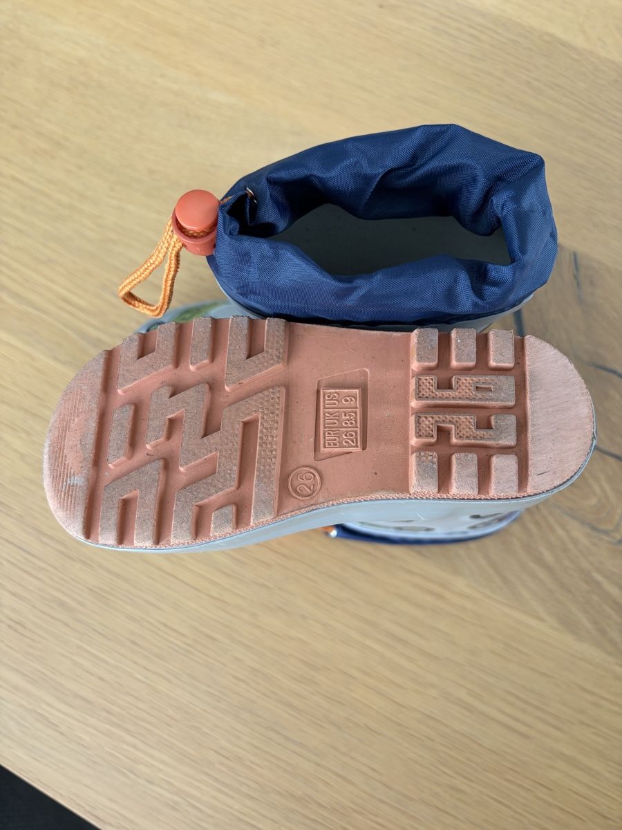 Chaussures garçon: Gummistiefel Grösse 26 – D'occasion à Bütschwil par Fdu_9606 1