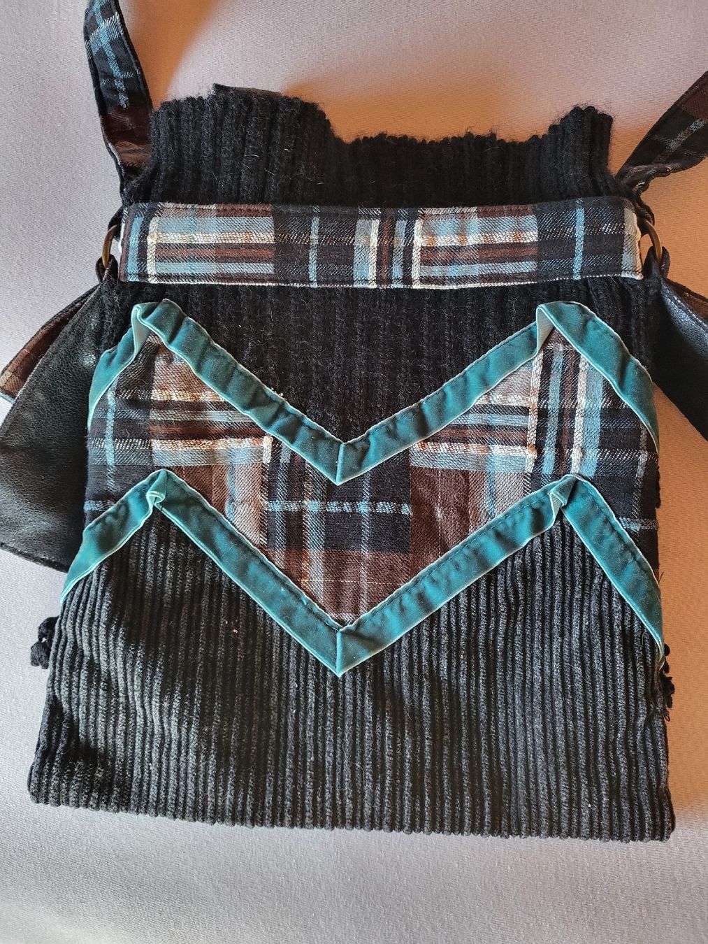 Taschen: hübsche Tasche gemischt Samt, Stoffe, gestrickt – Neu (gemäss Beschreibung) aus Zürich von sahaara01