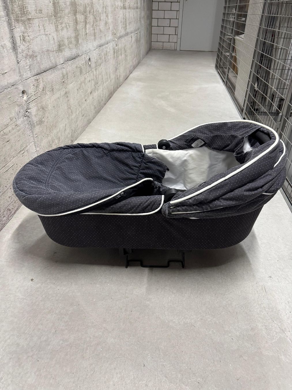 Carrozzine: Used Stroller Travel System w/ Bassinet Attachment – Usato da Uster venduto da sam_mz6w 2