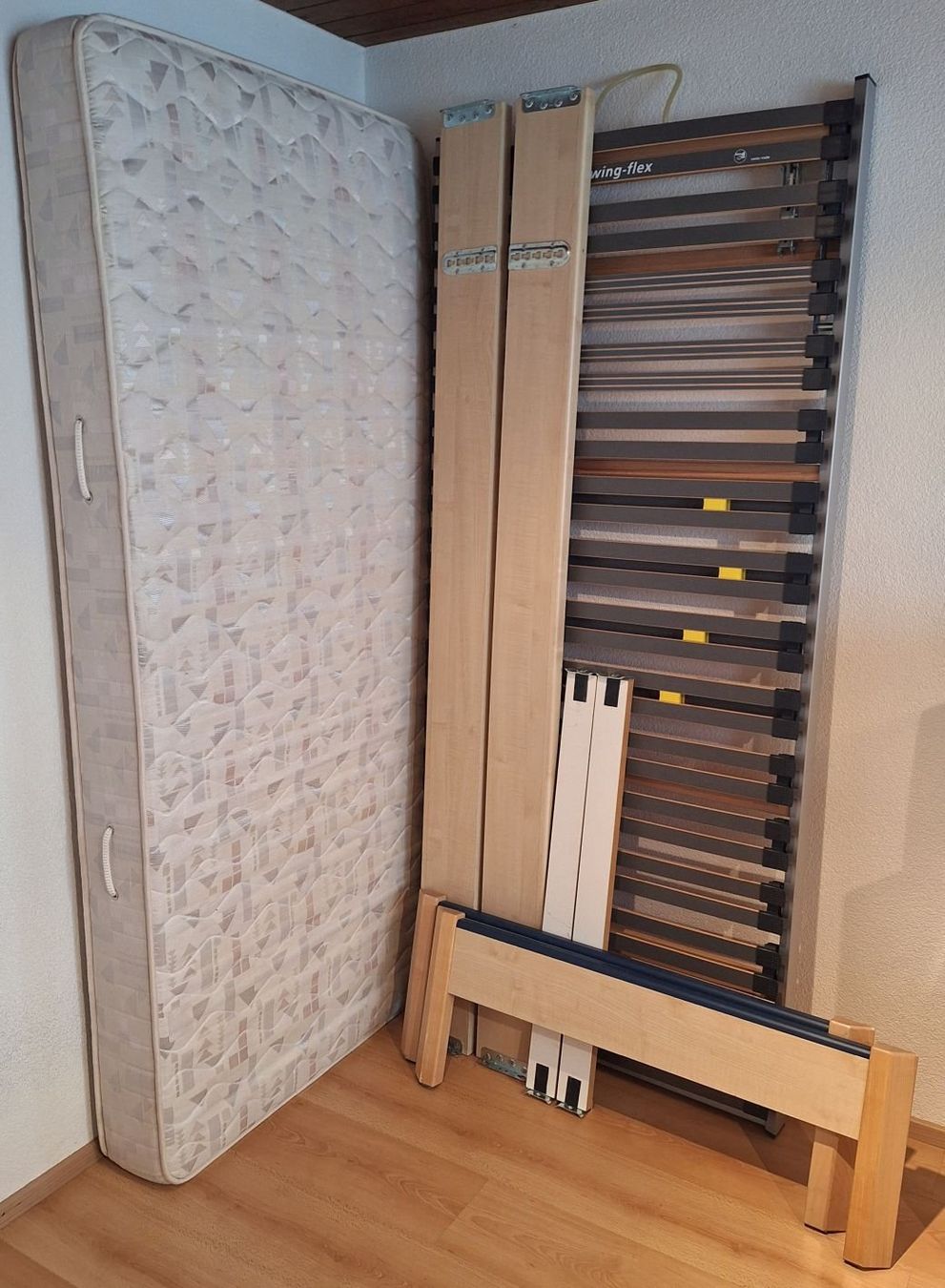Betten: Bett mit Matratze 90 x 200 cm – Gebraucht aus Hasle b. Burgdorf von Danny820 2