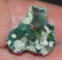 Edelstein L-9453–Schwarzer Äthiopischer Opal roh 7,35 Karat
