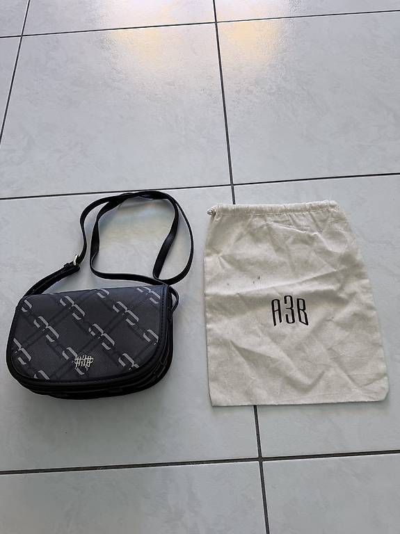 Borse: A3B Shoulderbag – Usato da Urtenen-Schönbühl venduto da ninociotti 1