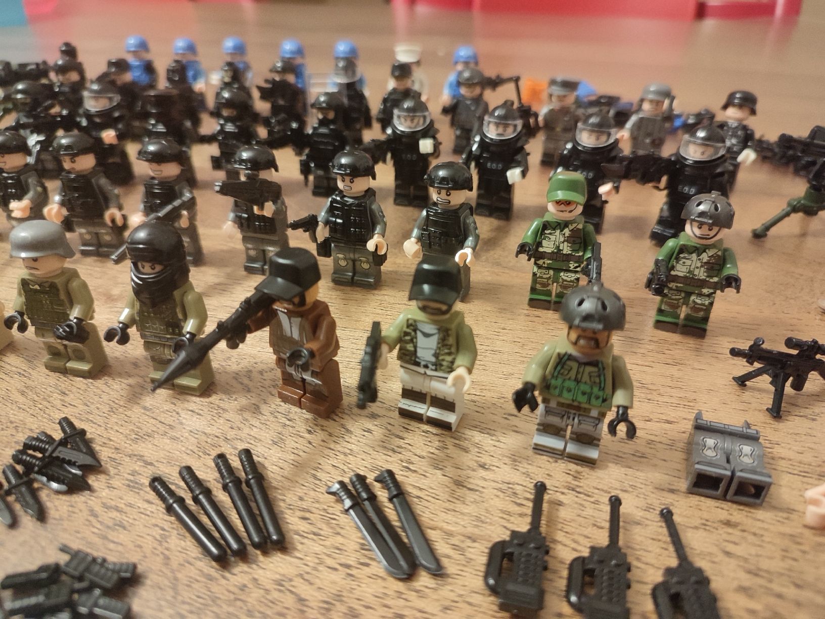 Lego Baukästen: Lot 49 figurines force spécial compatible lego + accessoires – Gebraucht aus Bougy-Villars von Vogue 3