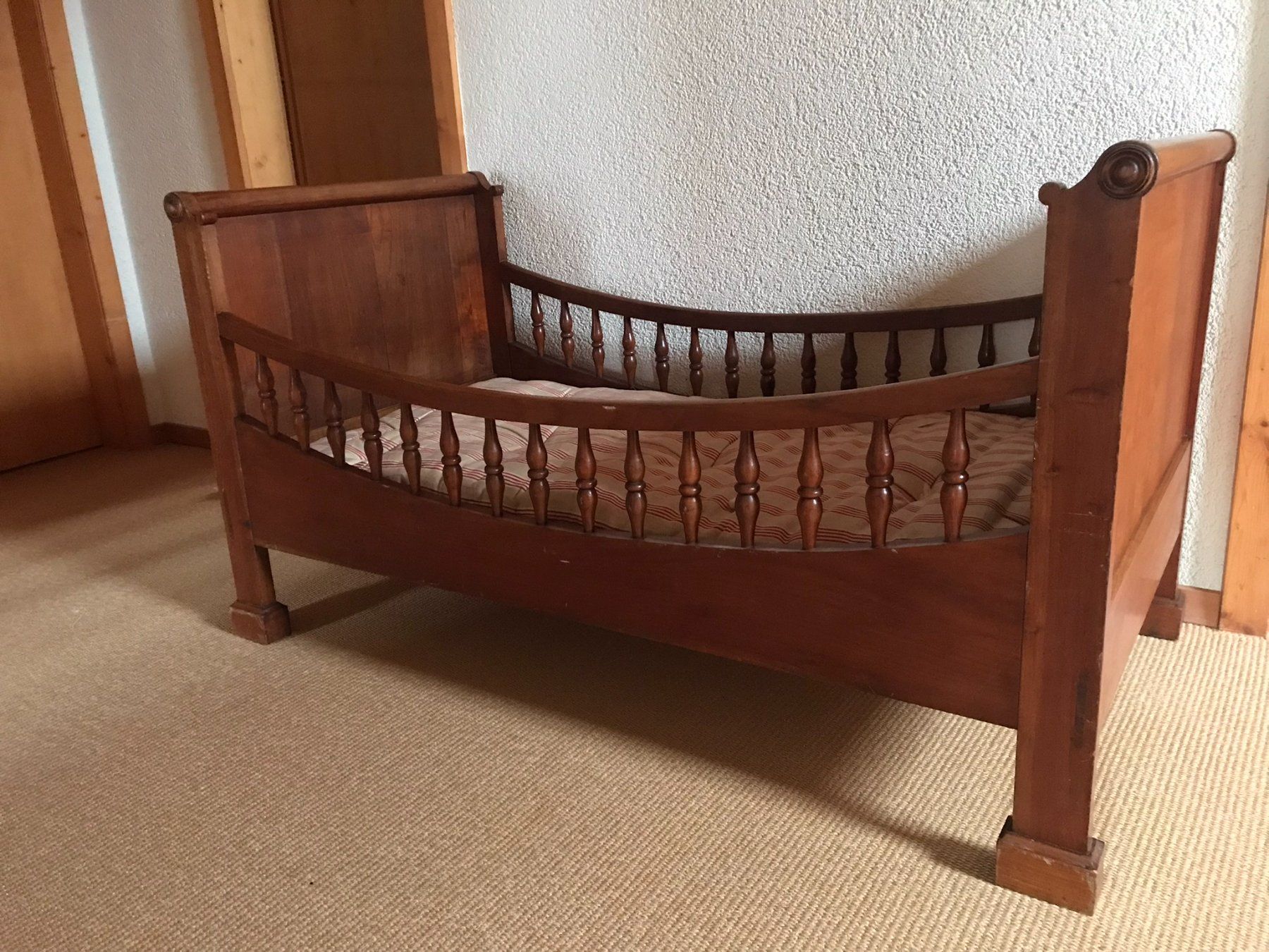 Letti: Antikes Kinderbett – Usato da Frutigen venduto da 251243