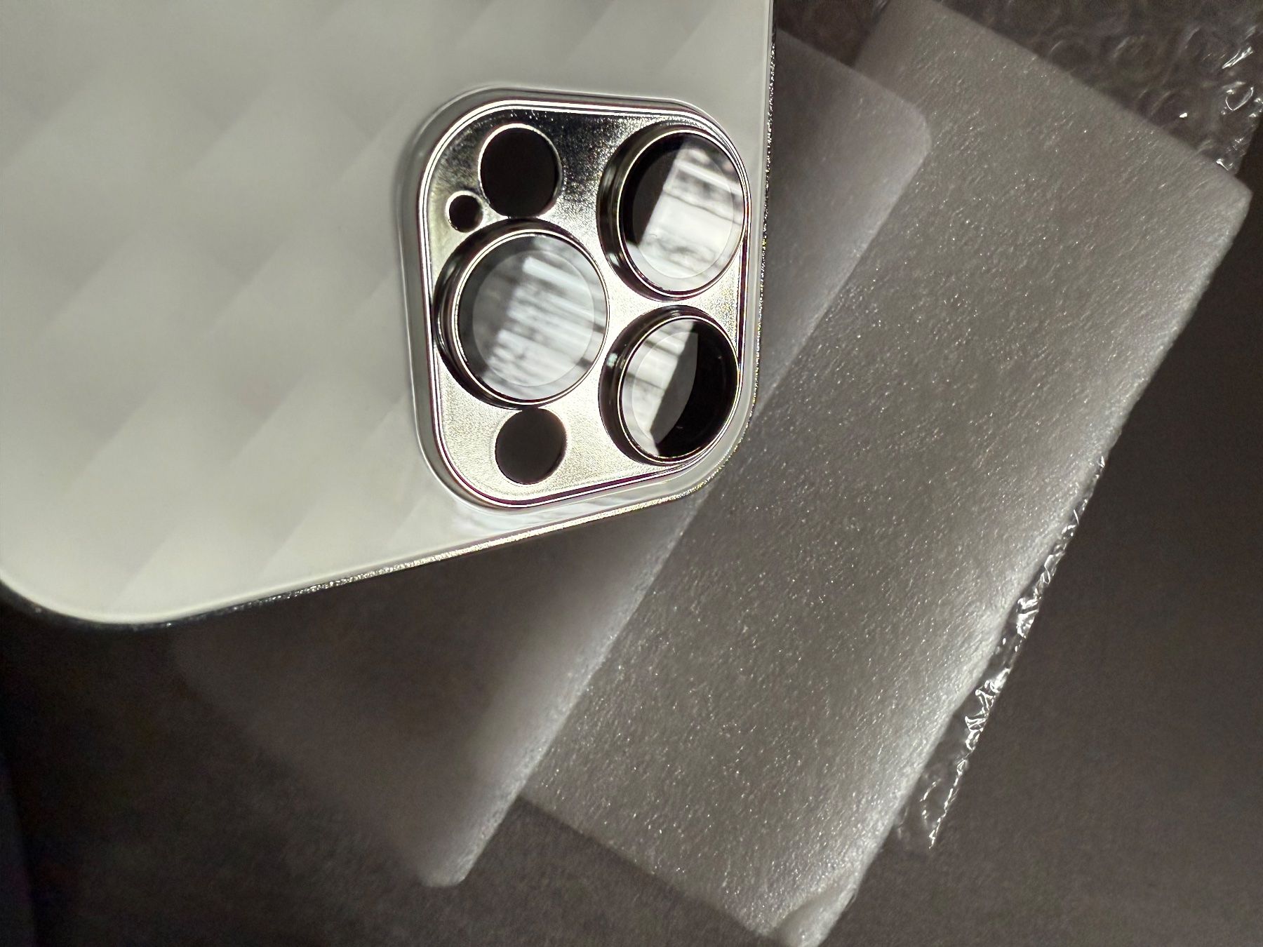 Cover & Protezioni schermo: iPhone 16 pro Max Handy Hülle Apple Motiv, Neu – Nuovo e nell'imballaggio originale da Kehrsatz venduto da Matumbaaa 4