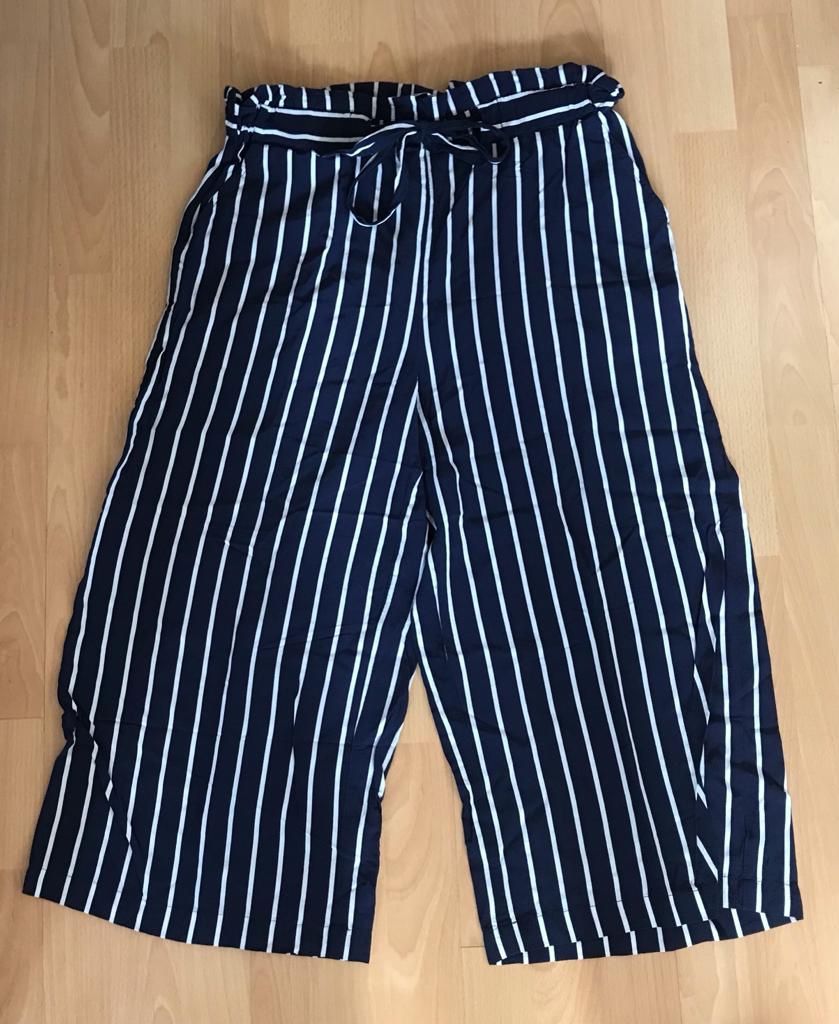 Pantaloni: Hose 3/4 Muster blau-weiss – Usato da Biel/Bienne venduto da SandraDG