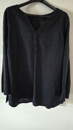 Chemisier noir, taille L, idéal pour la mi-saison!
