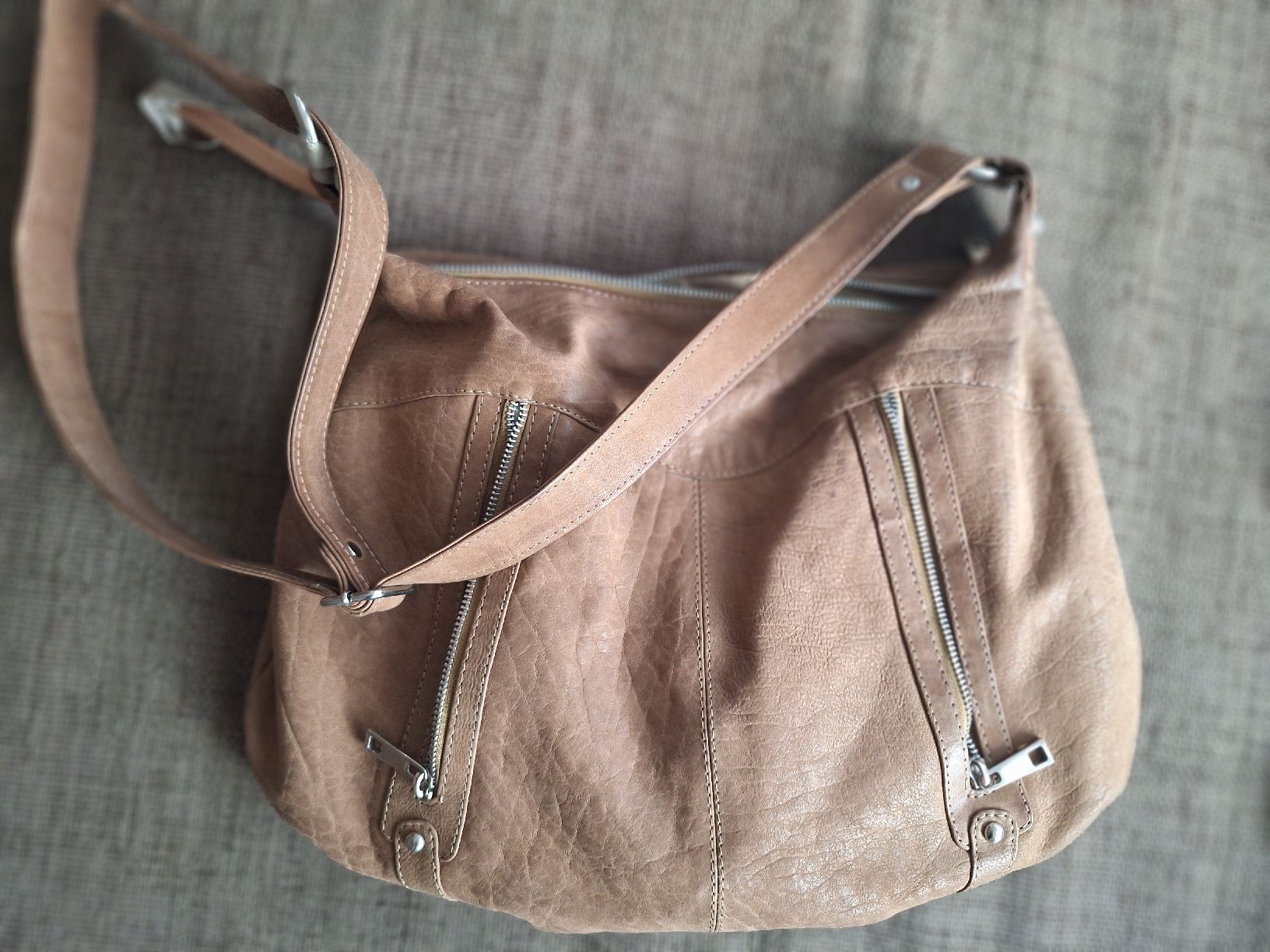 Taschen für Damen: Leder Handtasche – Gebraucht aus Bassersdorf von Makeje58