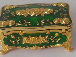 Green & Gold Rose Jewelry Trinket Box 11x7cm. NEU