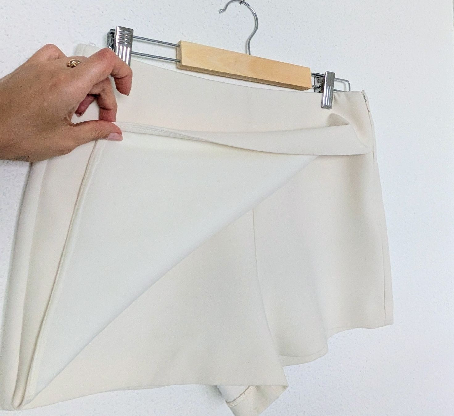Zara Hosen: ZARA shorts cream - size M – Gebraucht aus Lachen SZ von joa_rf9n 1