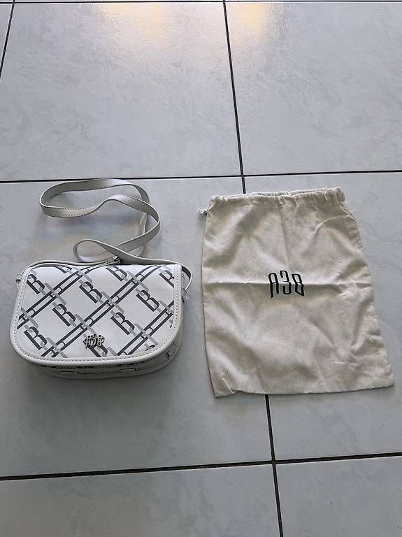 Sacs femmes: A3B Shoulderbag – D'occasion à Urtenen-Schönbühl par ninociotti 1