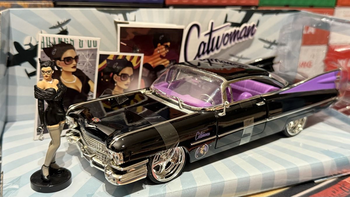 Modellautos: DC Comics Bombshells Catwoman & 1959 Cadillac – Gebraucht aus Basel von Zomeg 1