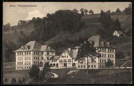 Wald /ZH, Blick auf das Primarschulhaus