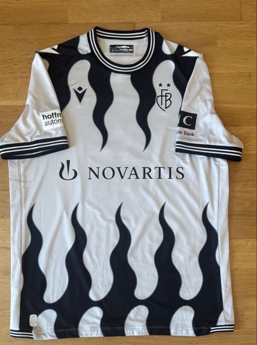Canottiere & Pantaloni: Fc Basel Meistershirt Barry – Nuovo (secondo la descrizione) da Basel venduto da kleinerprinz 1