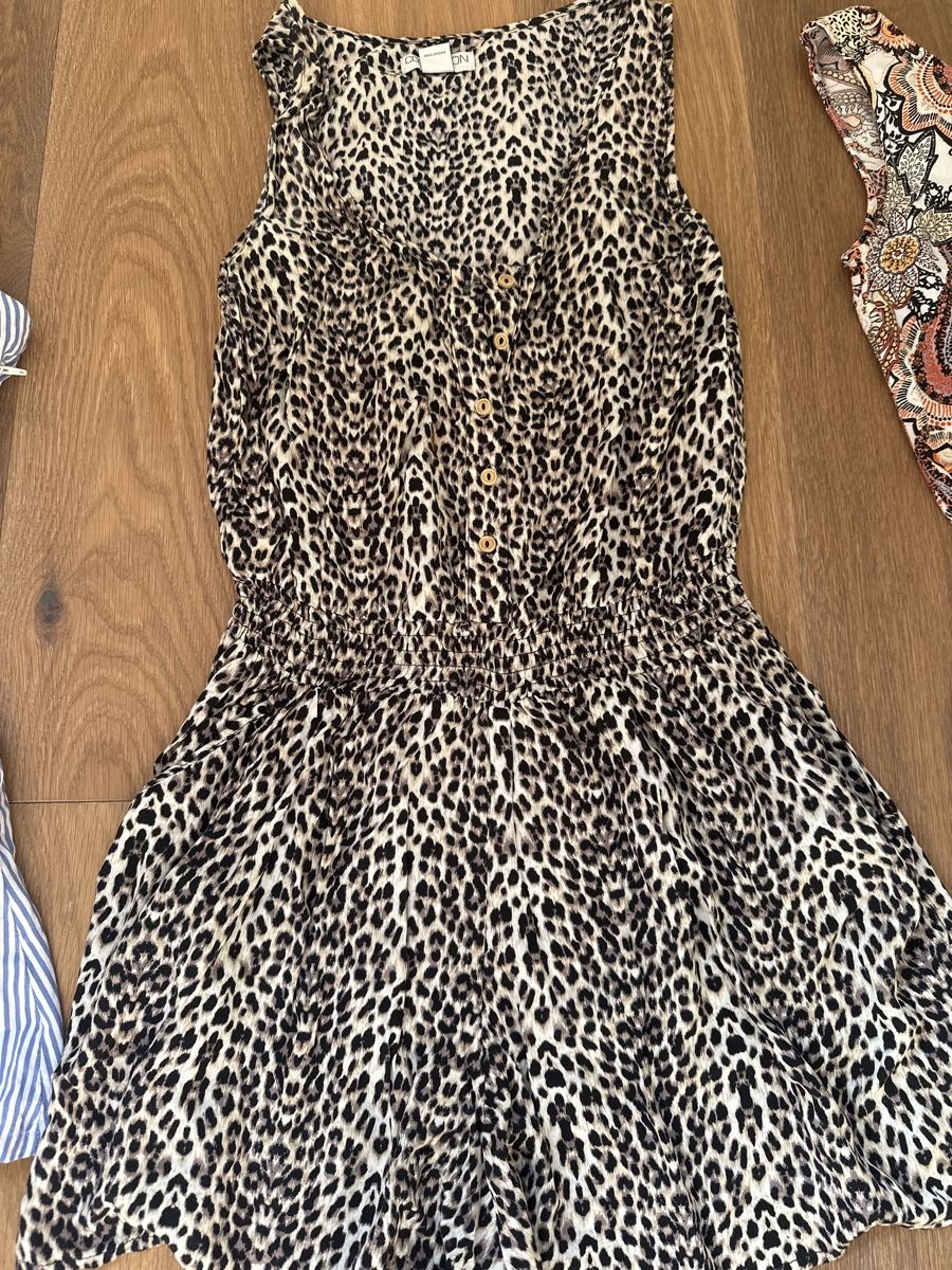 Tute: Sommerlicher Playsuit mit verschiedenen Mustern – Usato da Liestal venduto da ell_6xc7 2