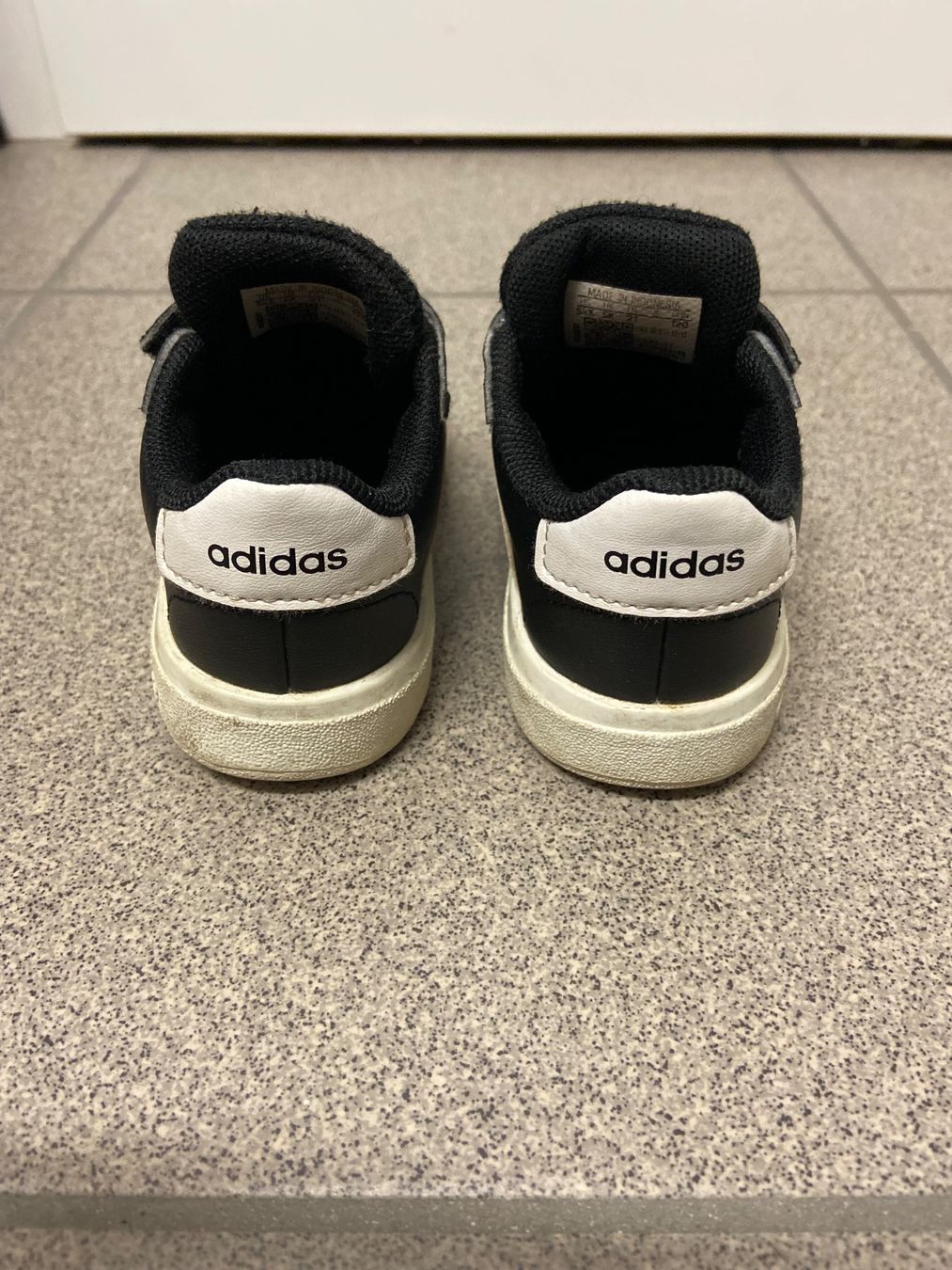 Adidas Scarpe per ragazzi: Sneaker Adidas 21 – Usato da Arbedo venduto da gregmccooper 2