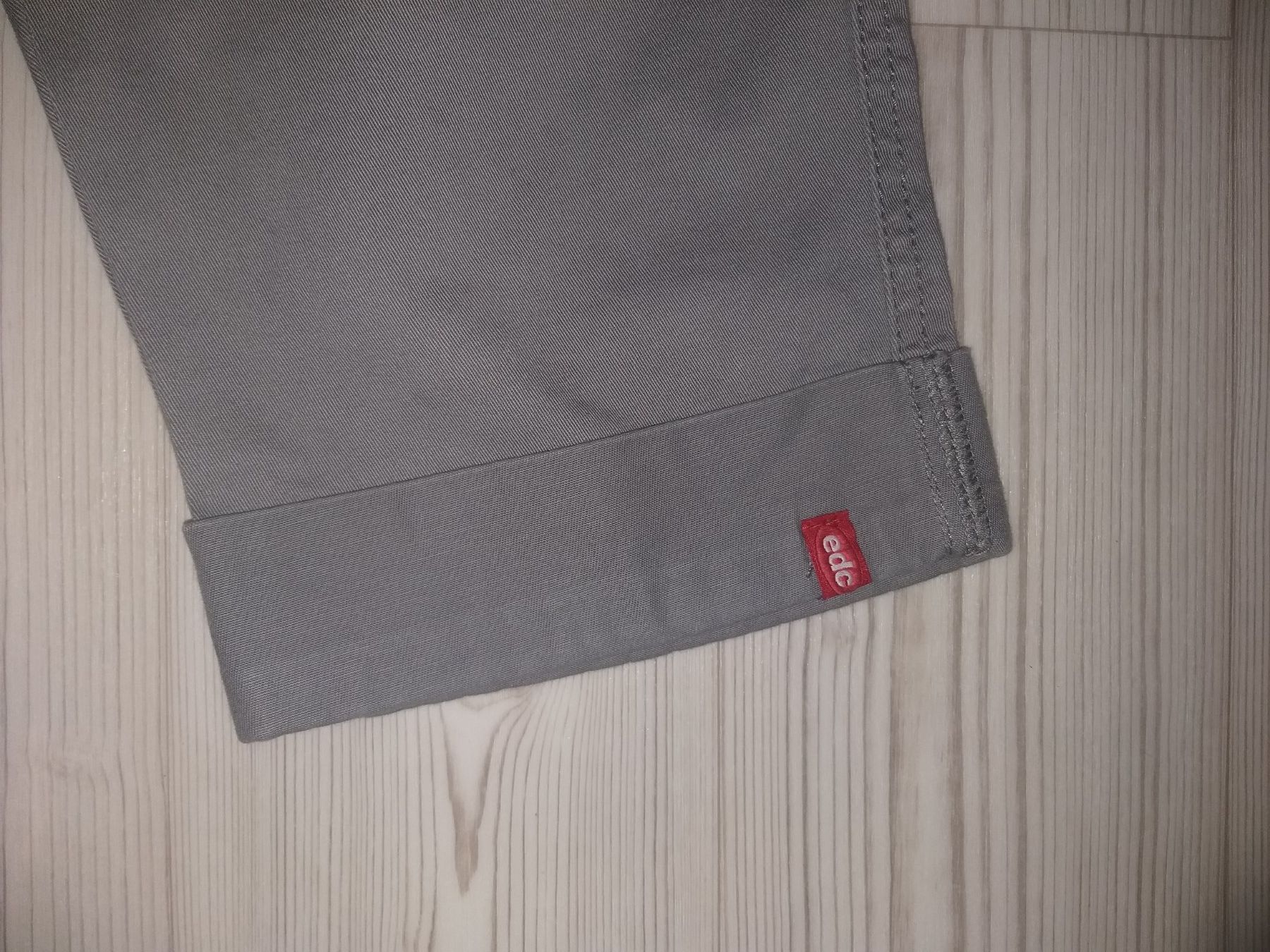 Esprit Pantaloni: Pantacourt ESPRIT  Taille / Grosse 32 CH  SLIM – Usato da Cossonay-ville venduto da Super-Price-Quality 1