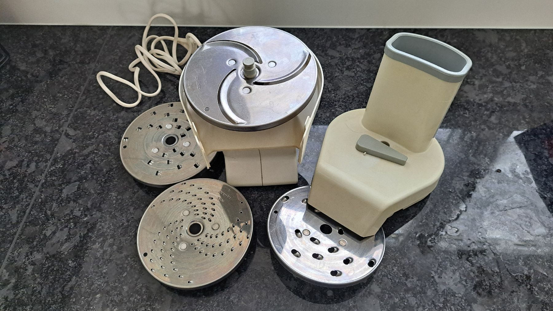 Zyliss Elettrodomestici da cucina: Gemüseschneider  4 Scheiben guter Zustand – Usato da Wattwil venduto da weber61 2