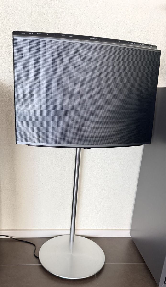 Bang & Olufsen Radios: Bang & Olufsen BeoSound 3200 mit Original-Standfuss – Gebraucht aus Zug von est_j52y