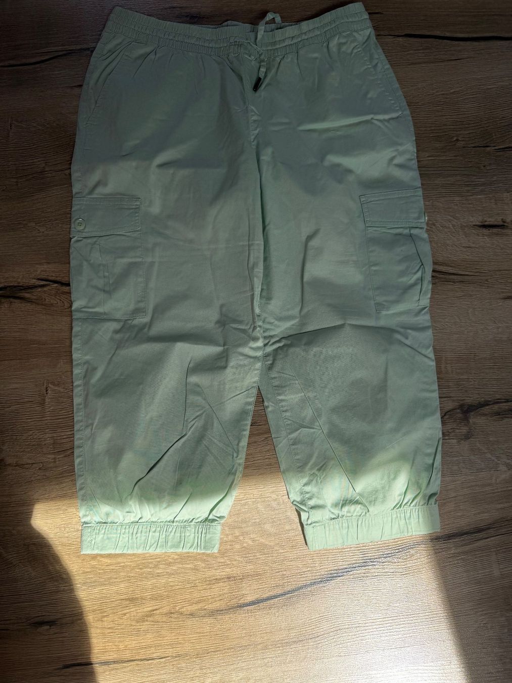 Hosen: 3/4 Sommerhose Gr. 42 helles Grün – Gebraucht aus Roggwil BE von Himmubett
