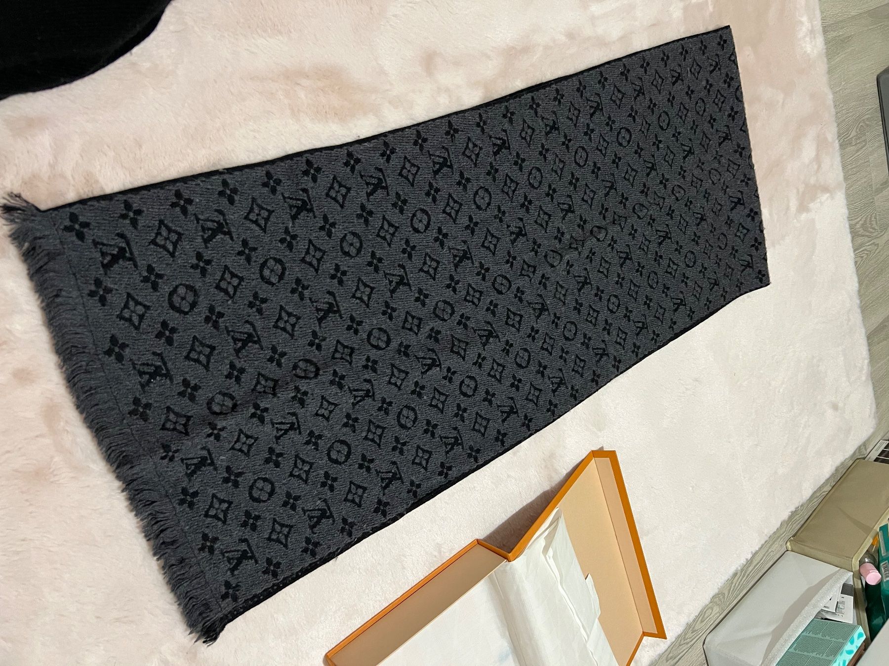 Louis Vuitton Foulard & Sciarpe: Écharpe Louis Vuitton avec boîte et quittance – Usato da Epalinges venduto da luc_25zt 6